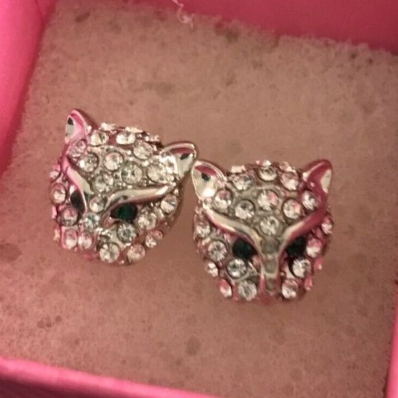 White Sapphire Tiger Stud Earrings - Picture 2 of 6